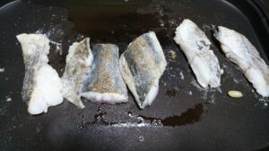 アクアパッツァ　魚を焼く