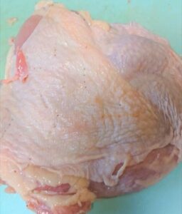 唐揚げ時短レシピの作り方　鶏にフォークで刺す